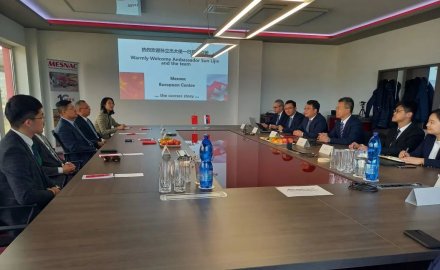 孙立杰一行到6686官方官网欧洲研发中心考察调研